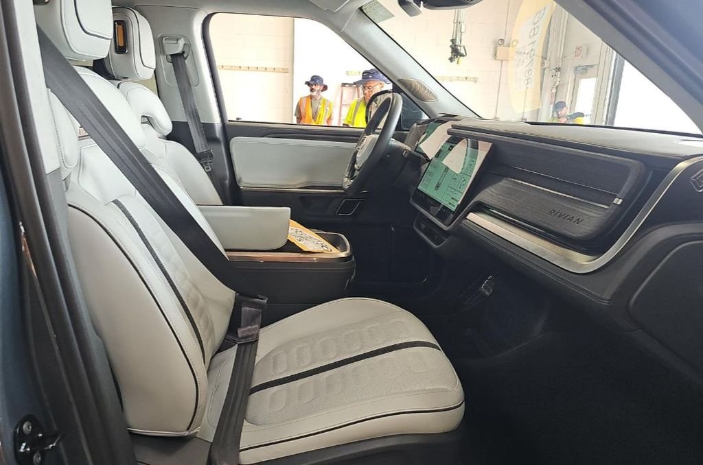 Used 2024 Gray Rivian  image 6