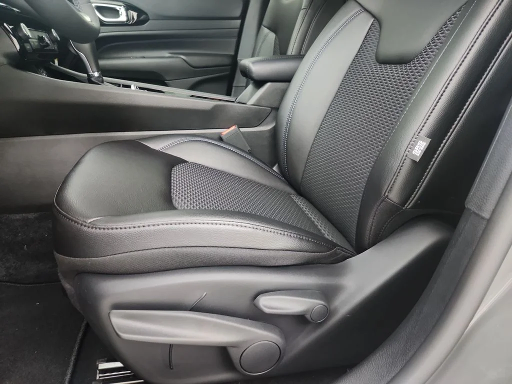 New 2026 Sting-Gray Clearcoat Jeep Latitude image 20