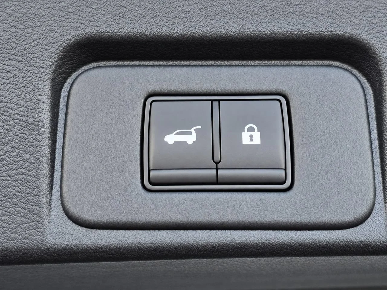 Used 2025  Nissan SV image 35