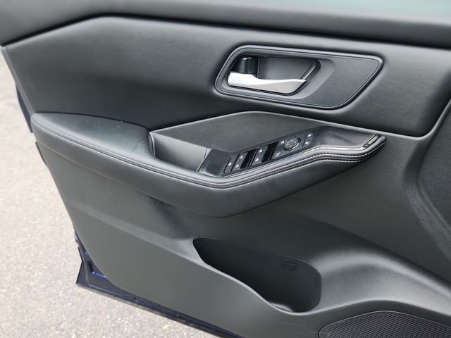 Used 2025 Deep Ocean Blue Nissan SV image 7