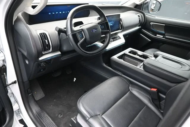 Certified Used 2025 Oxford White Ford Platinum image 9