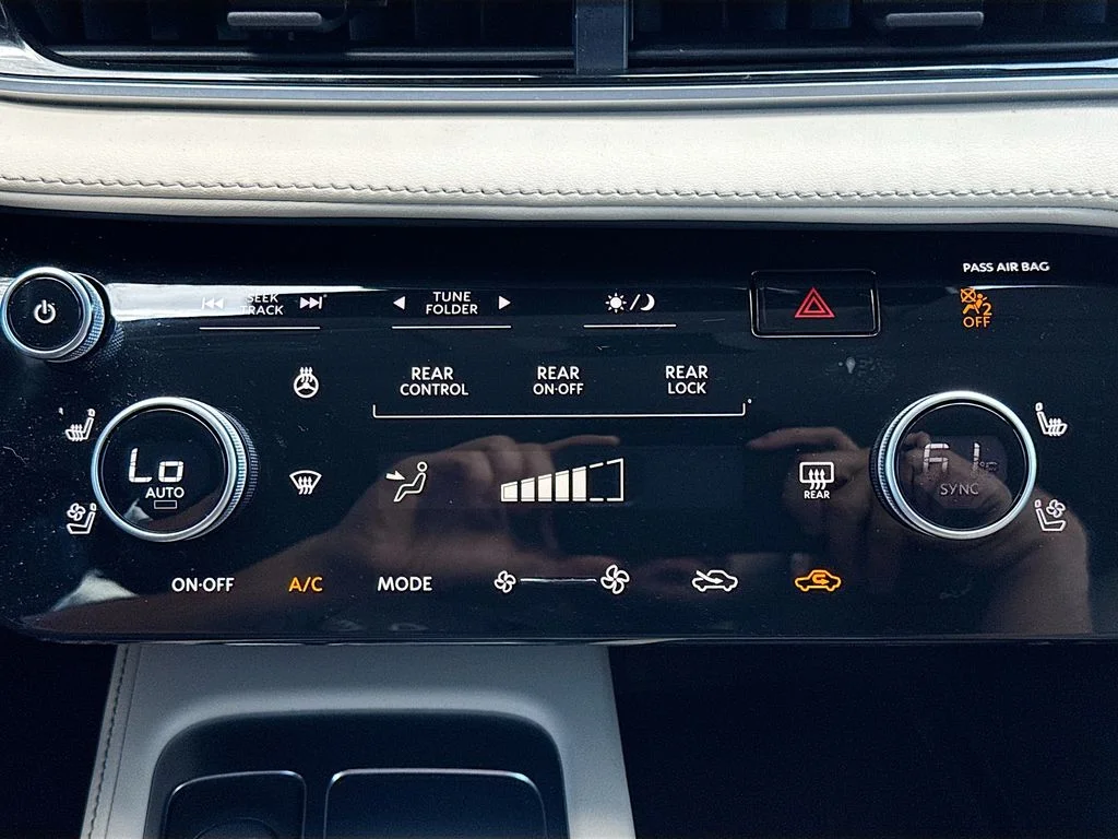 Used 2023 Gray INFINITI LUXE image 17