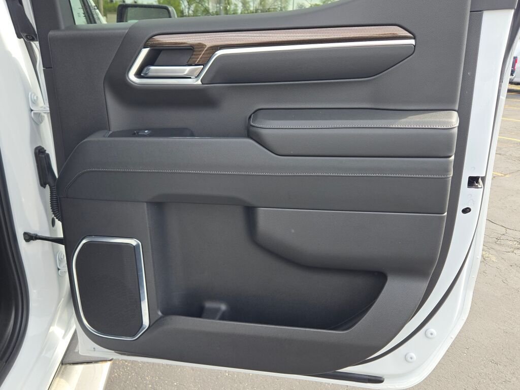 Used 2024 White Chevrolet RST image 11
