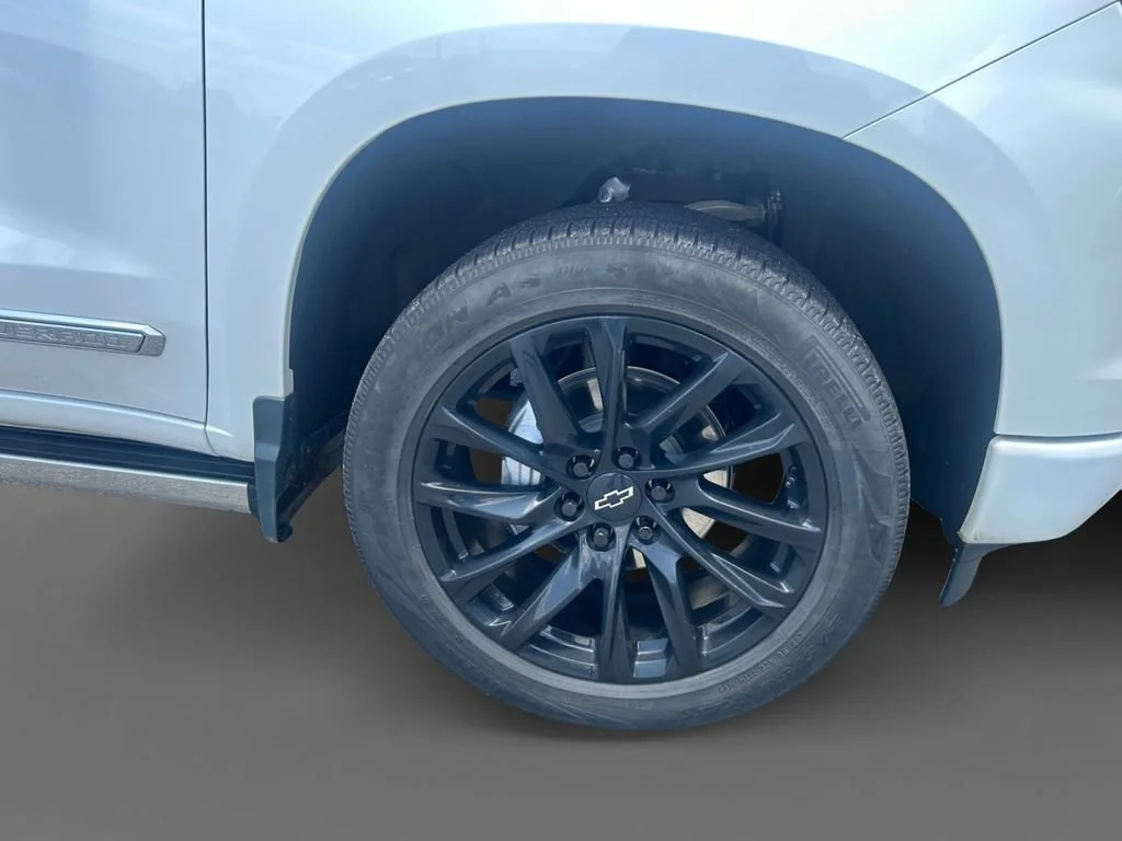 Used 2023 Iridescent Pearl Tricoat Chevrolet High Country image 16
