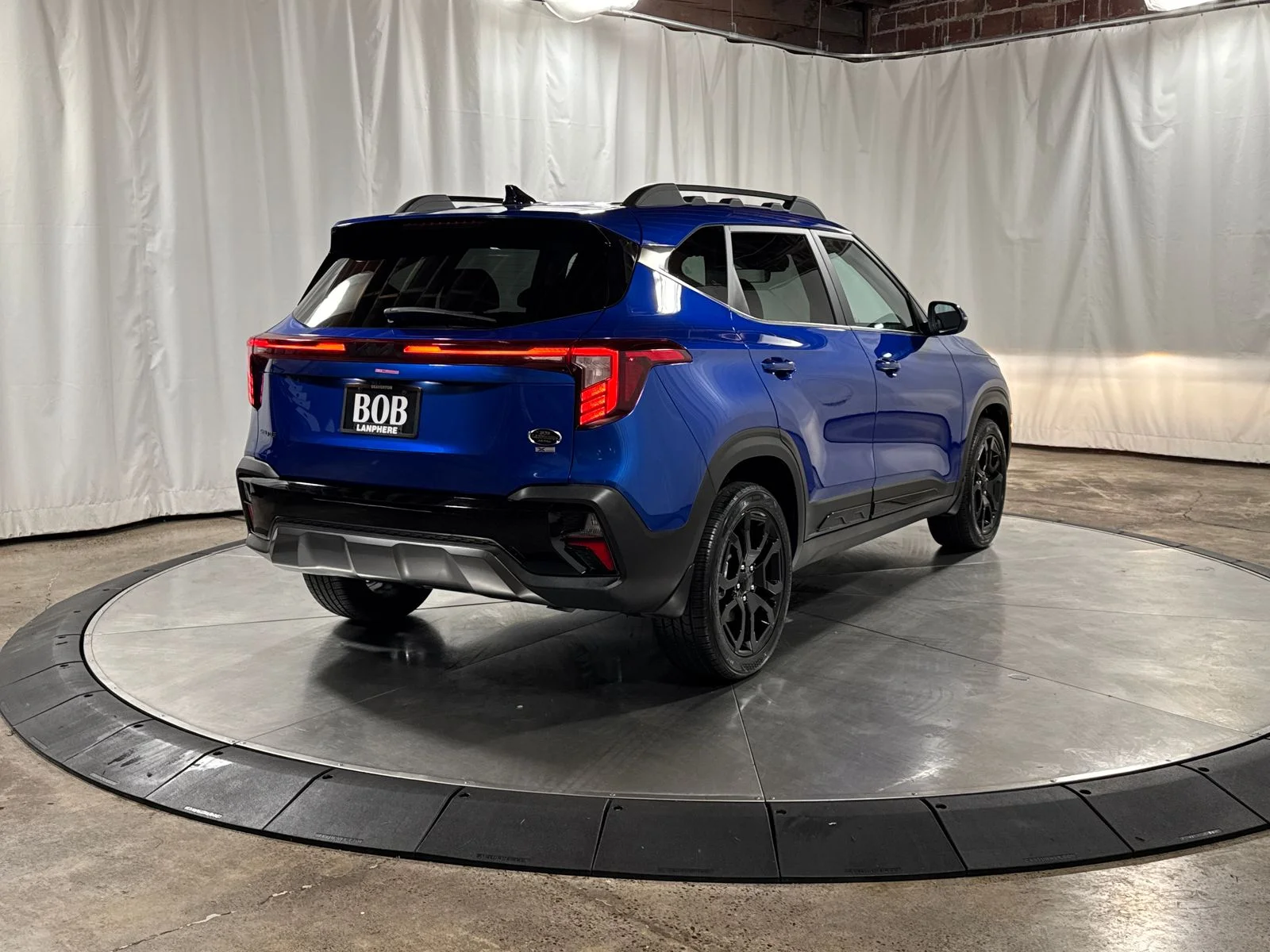 Used 2025 Neptune Blue Kia X-Line image 8