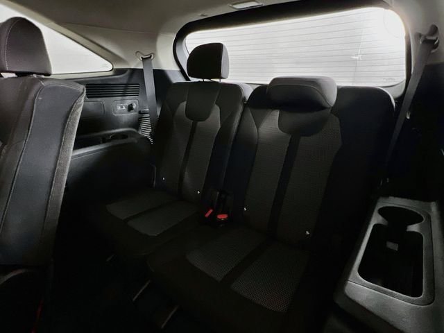Used 2025  Kia LX image 32