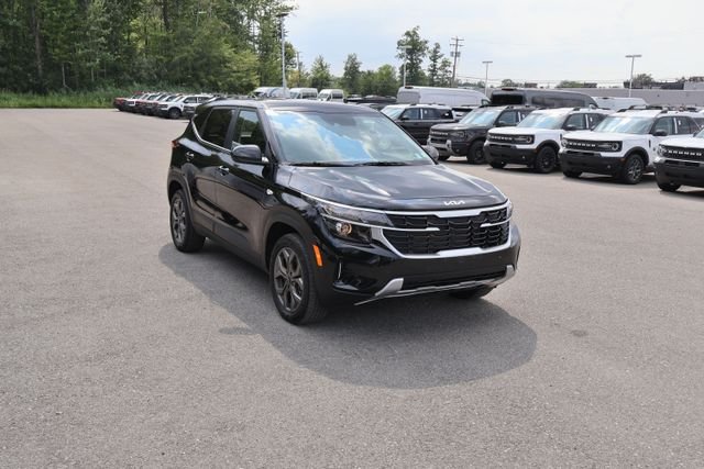 Used 2024 Black Kia LX image 10