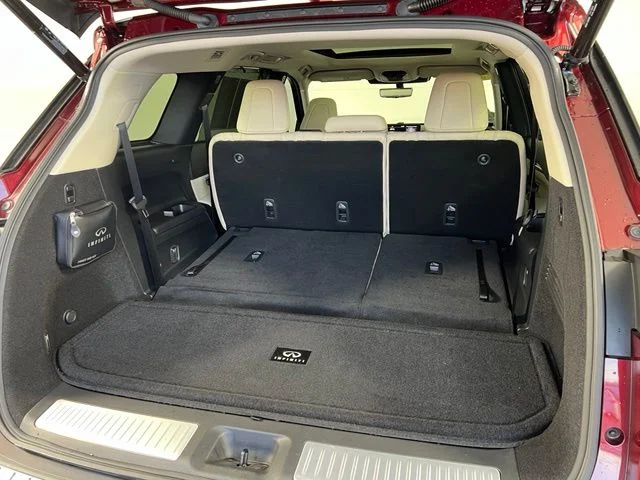 Used 2023 Red INFINITI LUXE image 42