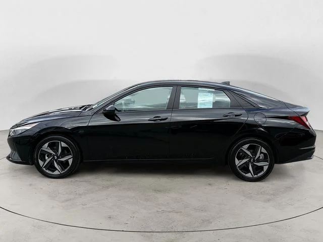 Used 2023 Phantom Black Hyundai SEL image 2
