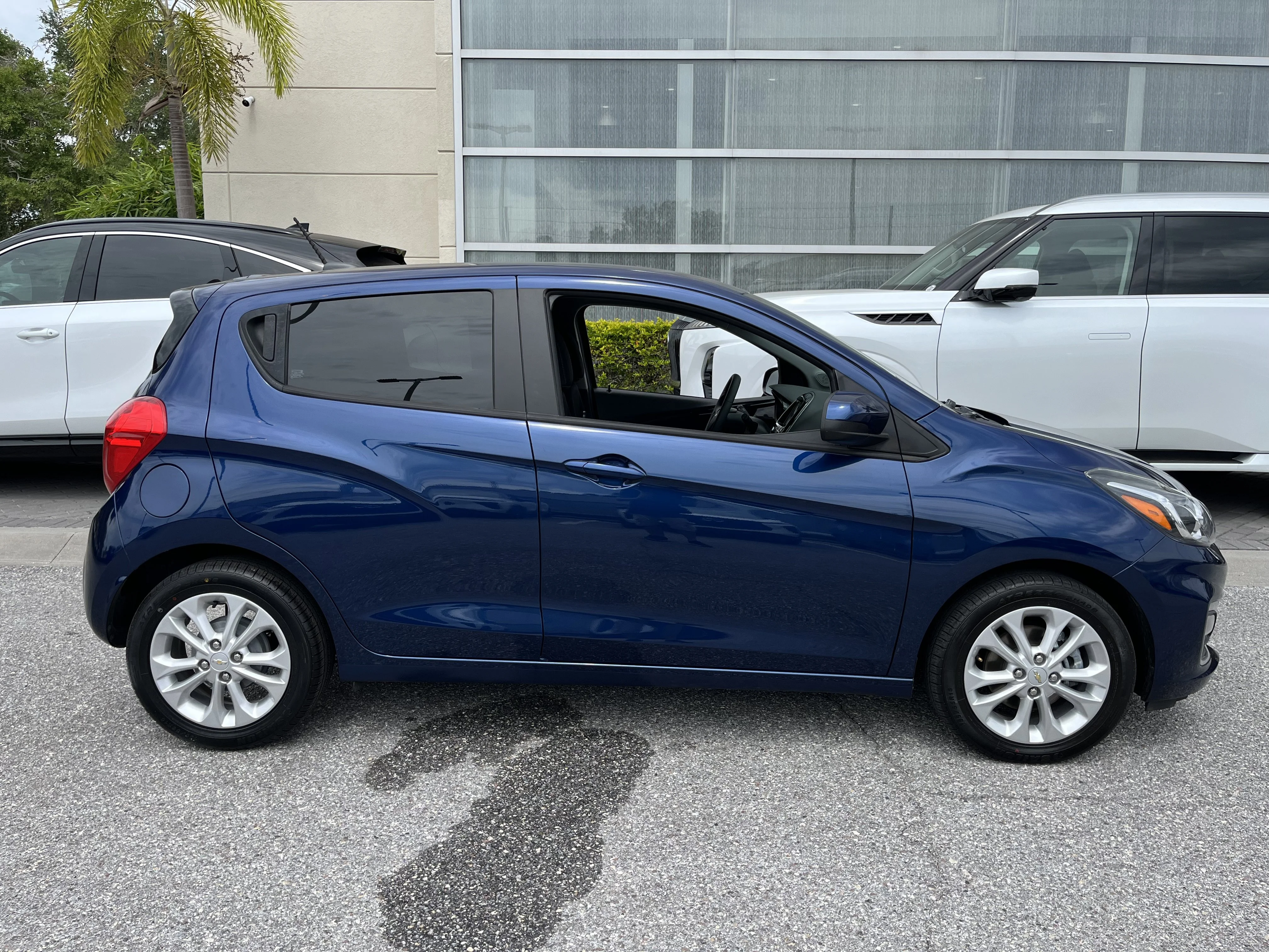 Used 2022 Blue Glow Chevrolet 1LT image 9