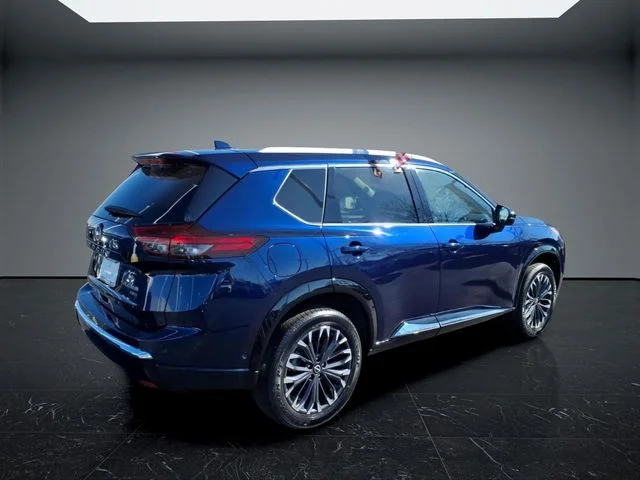 Used 2024 Blue Nissan Platinum image 3