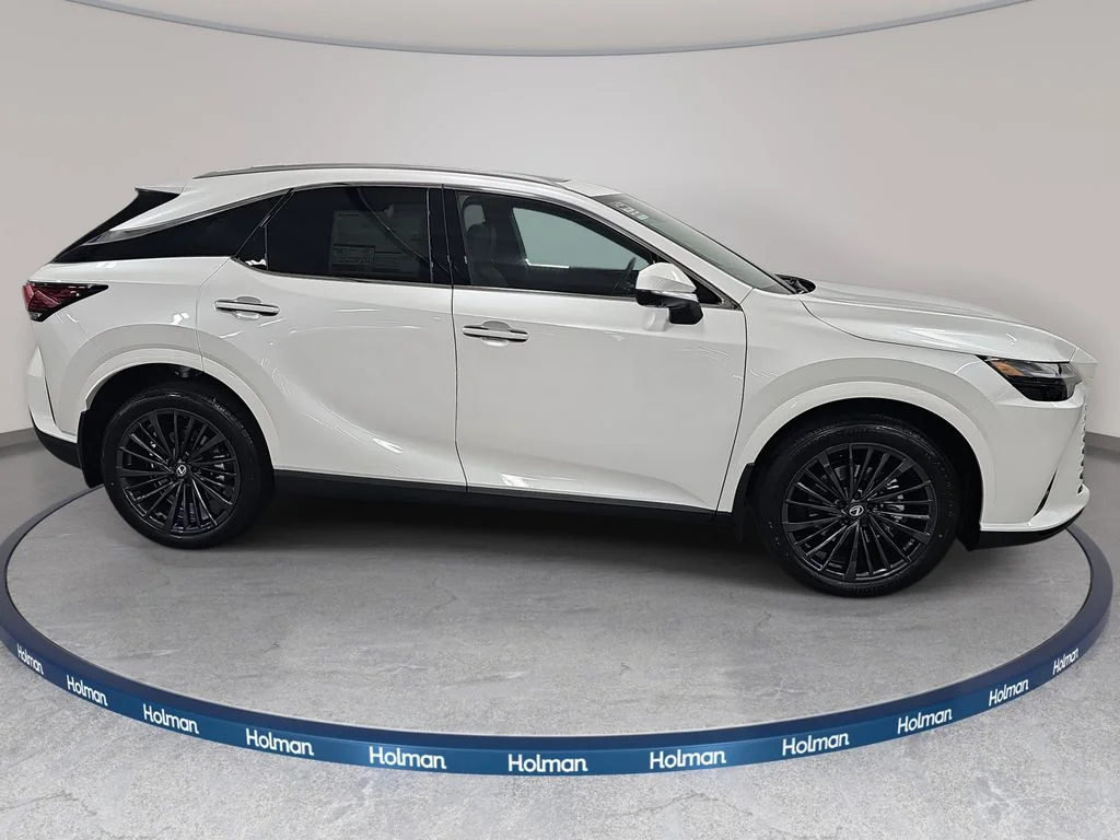 New 2026 Eminent White Pearl Lexus PREMIUM image 4