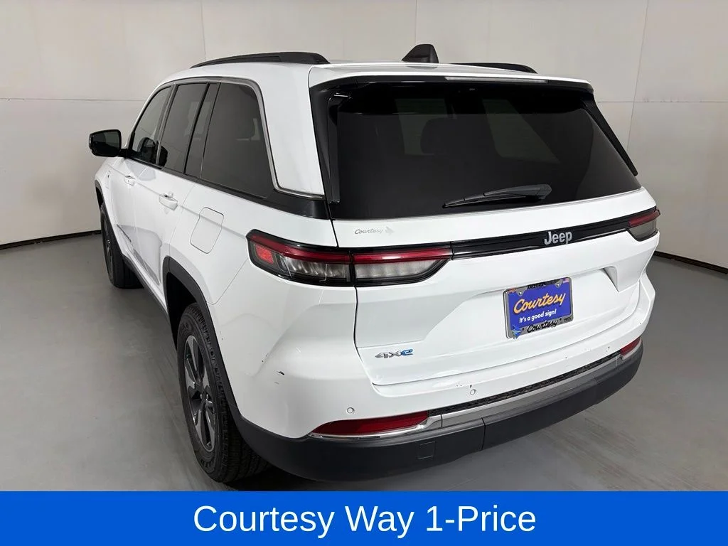 Used 2024 White Jeep 4xe image 8