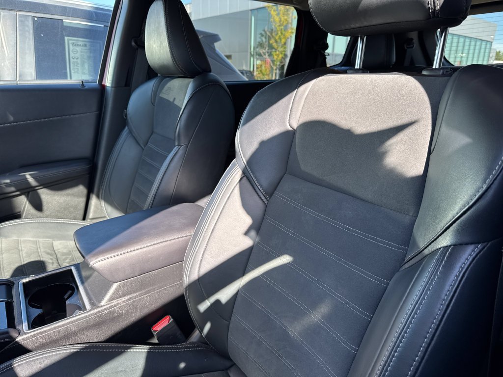 Used 2024 Red Mitsubishi SE image 19