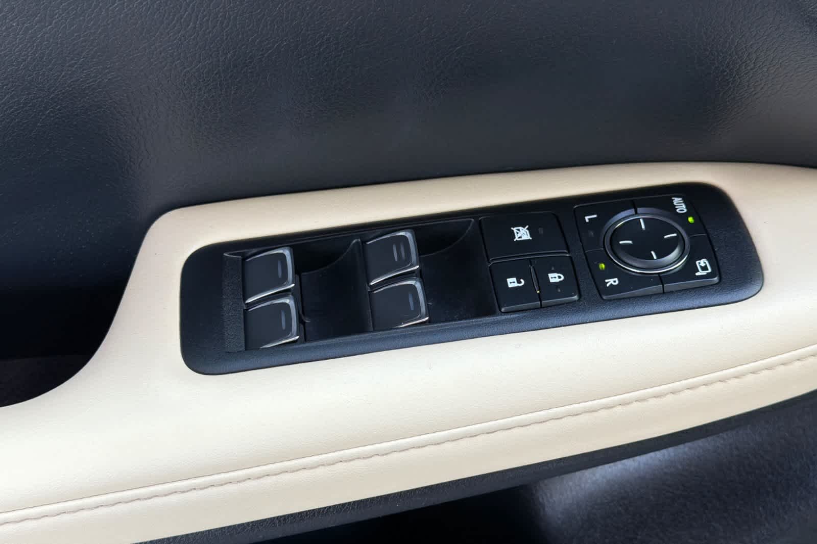 Certified Used 2022 Eminent White Pearl Lexus  image 13