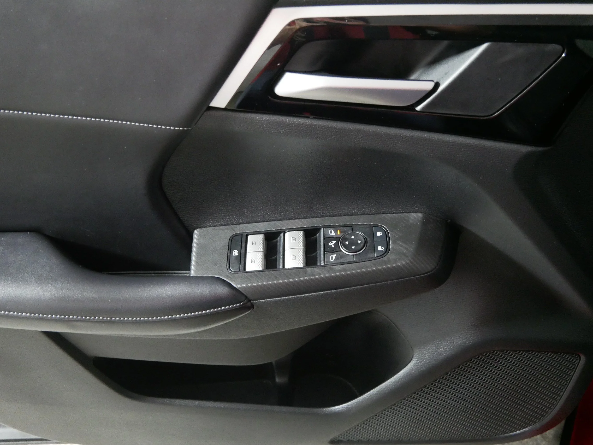 Used 2023 Red Diamond Mitsubishi SE image 19