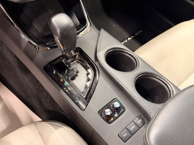 Used 2017 White Toyota XLE image 14