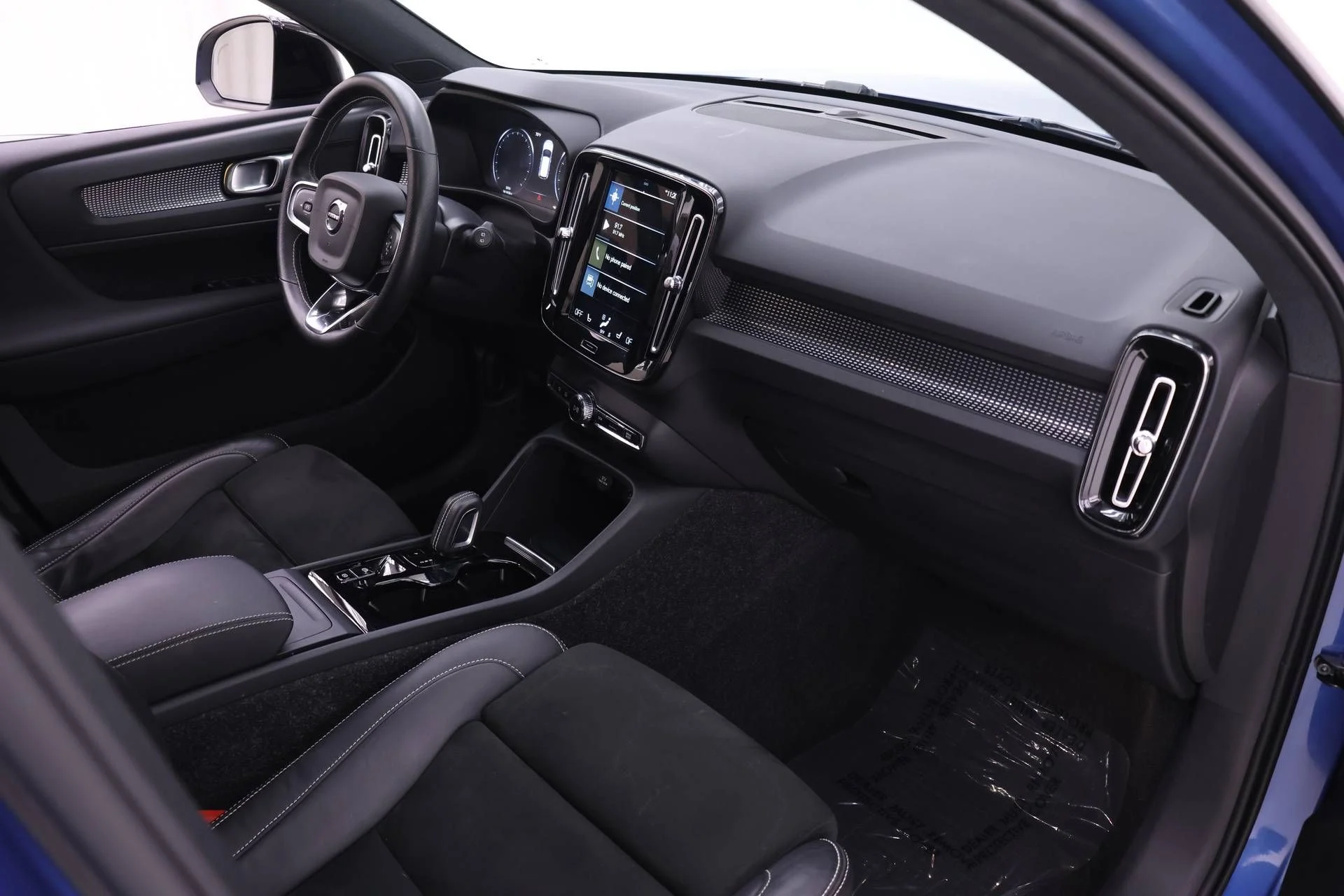 Used 2021 Blue Volvo R-Design image 23