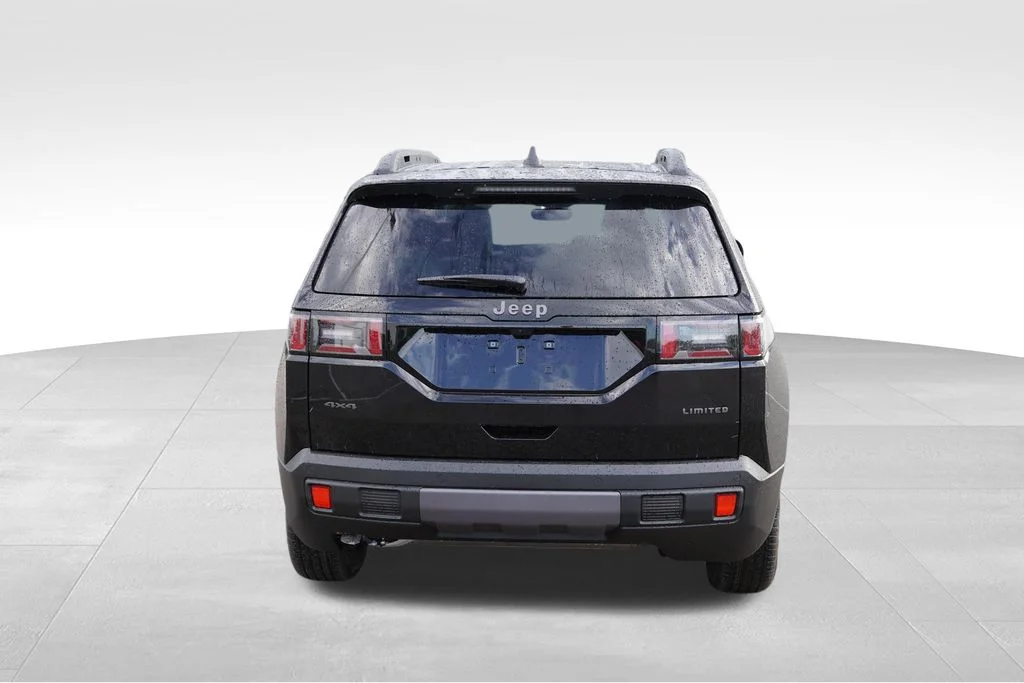 New 2026 Diamond Black Crystal Pearlcoat Jeep Limited image 4