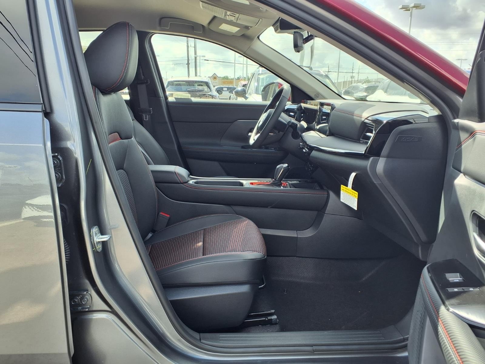 New 2026 Gun Metallic / Scarlet Ember Tintcoat Two-tone Nissan SR image 9