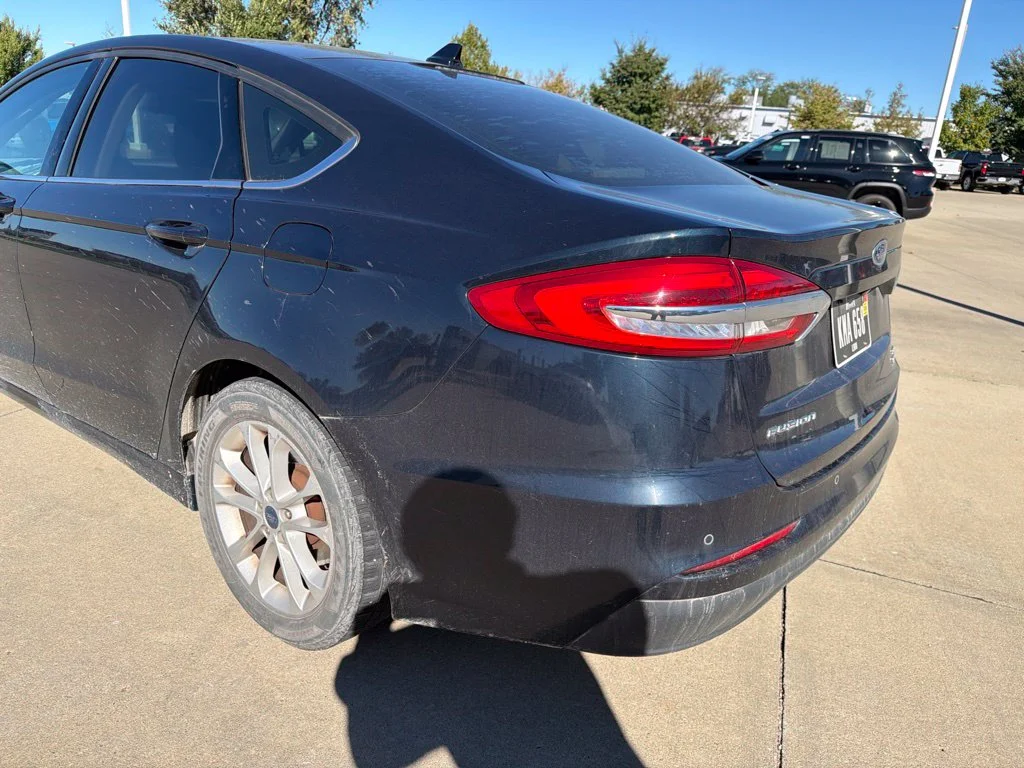 Used 2020 Blue Ford SE image 4