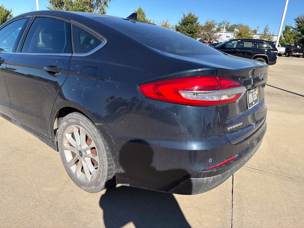 Used 2020 Blue Ford SE image 4