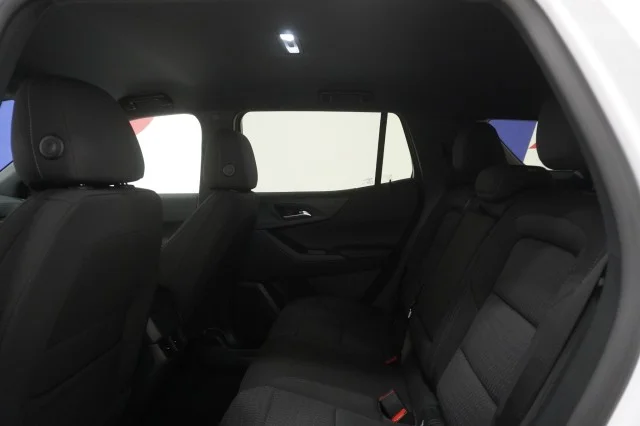 New 2027 Summit White Chevrolet LT image 18
