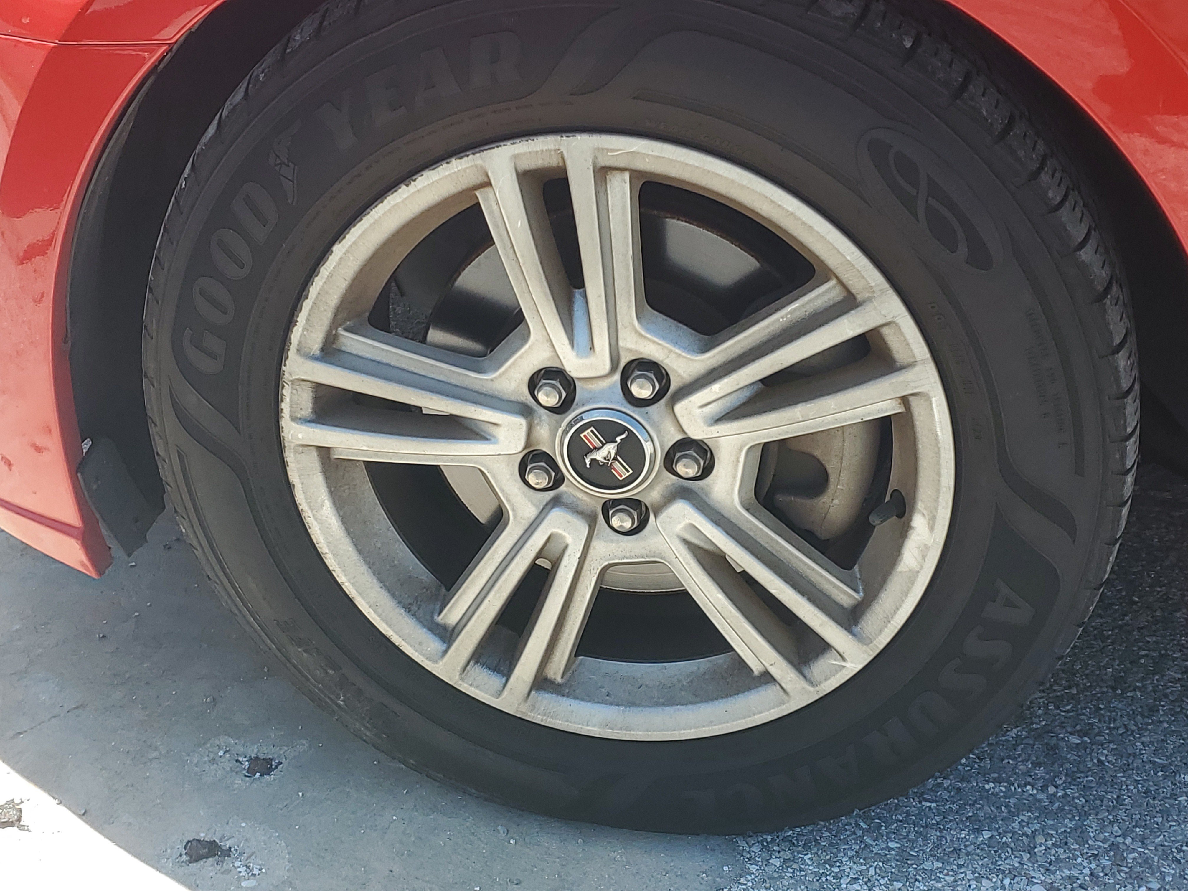 Used 2013 Red Ford V6 image 4