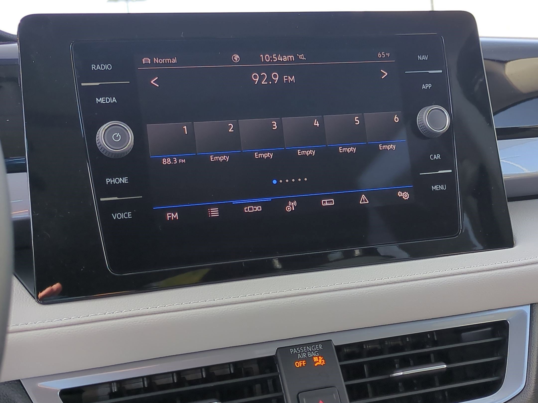 2025 Volkswagen Taos SEL - Photo 11