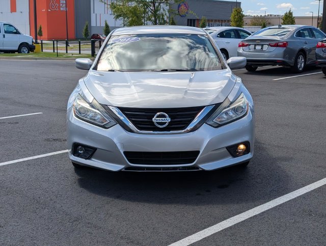 Used 2017 Silver Nissan 2.5 SV image 2
