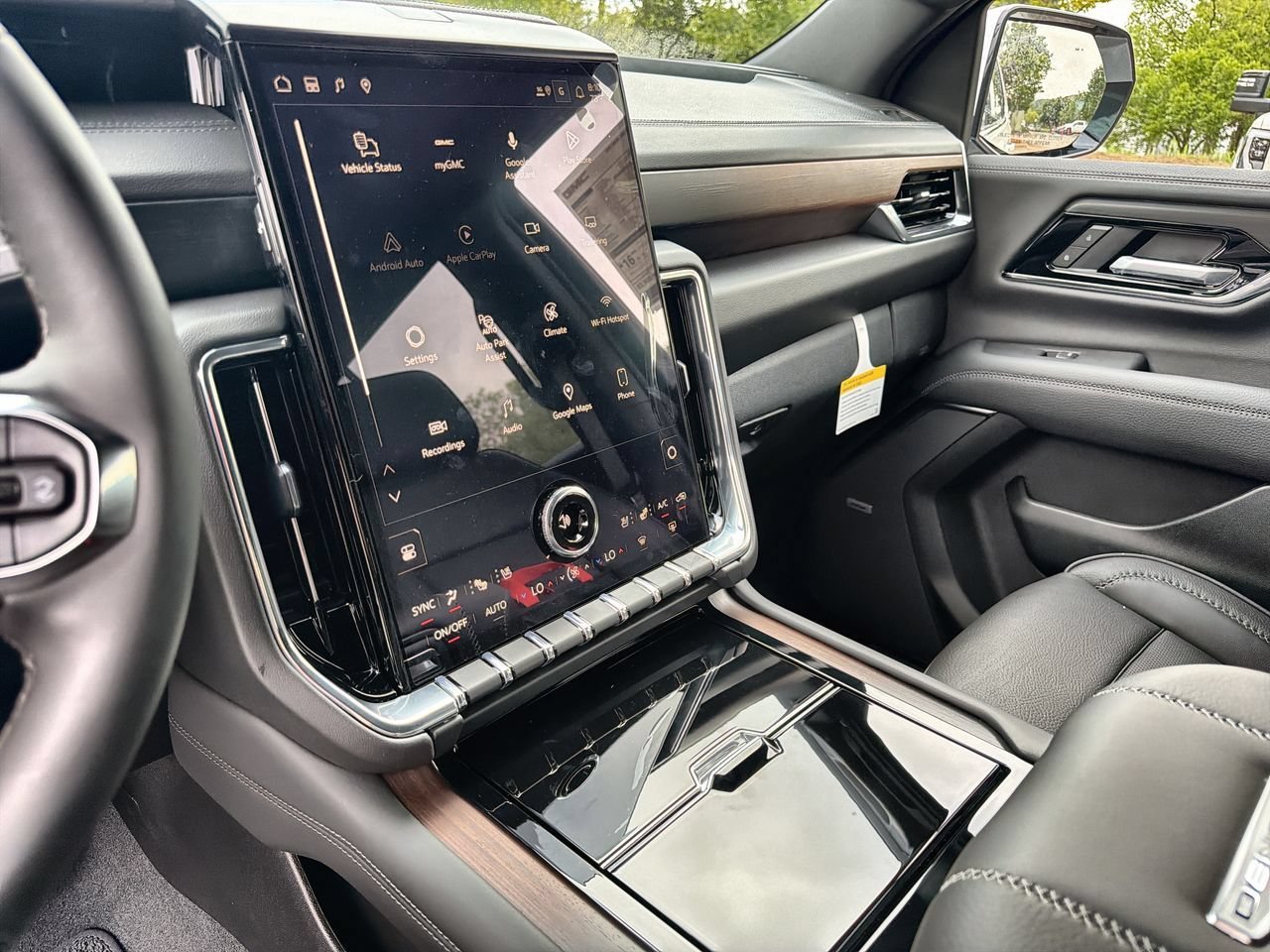 2026 GMC Yukon Denali - Photo 11