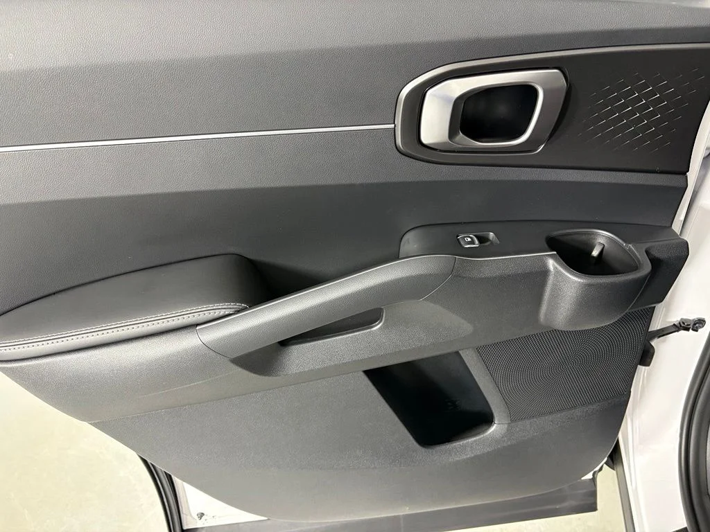 New 2026 Glacial White Pearl Kia LX image 35