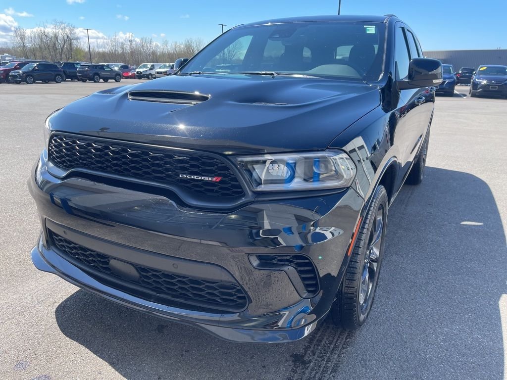New 2026 Diamond Black Clear-Coat Exterior Paint Dodge GT Plus image 3