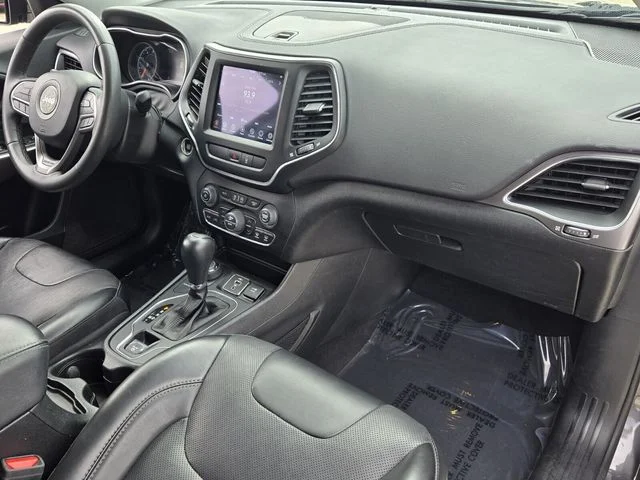 Used 2022 Gray Jeep Latitude Lux image 17