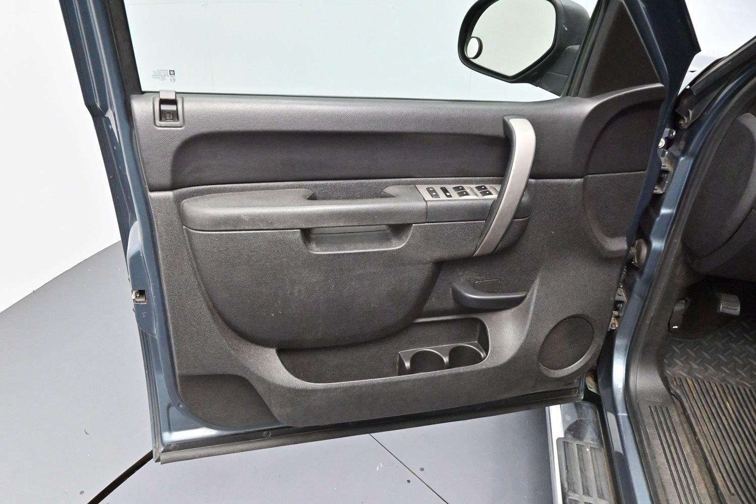 Used 2011 Blue Granite Metallic Chevrolet LT image 9