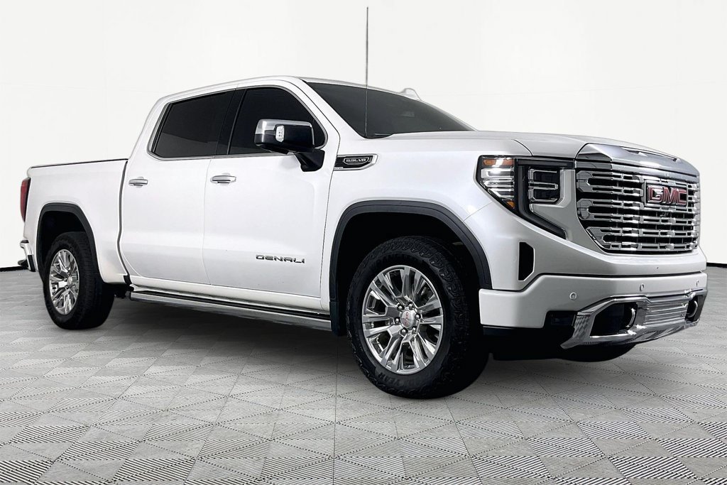 Used 2022 WHITE FROST TRICOAT GMC Denali image 3
