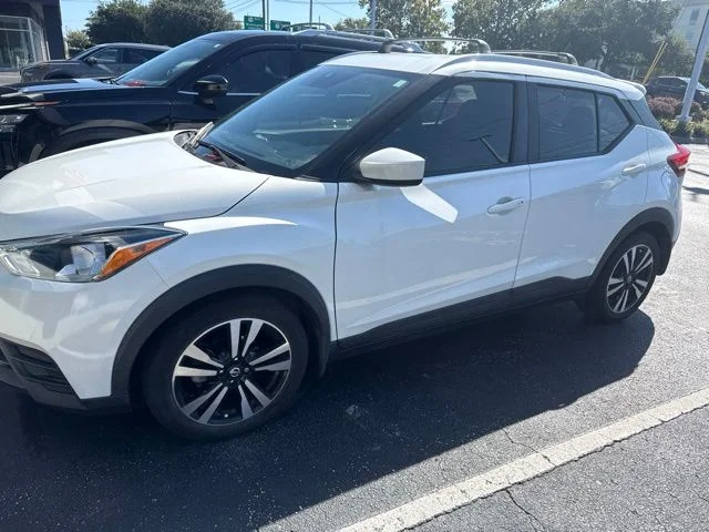 Used 2020 White Nissan SV image 6