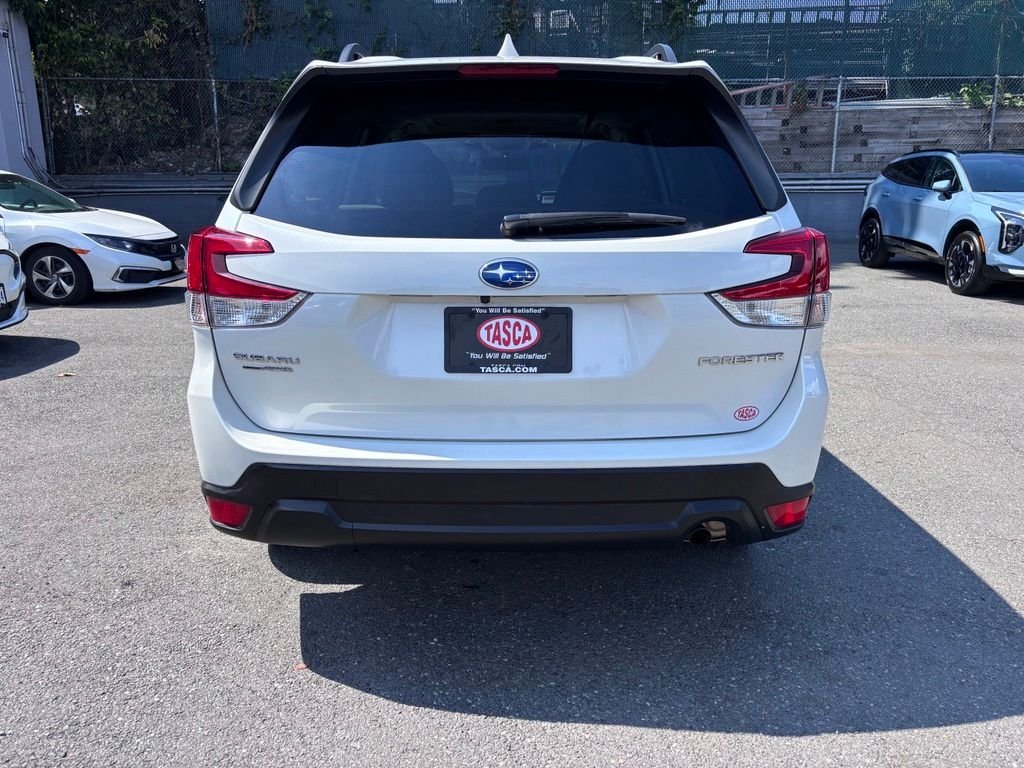 Used 2023 White Subaru Premium image 5