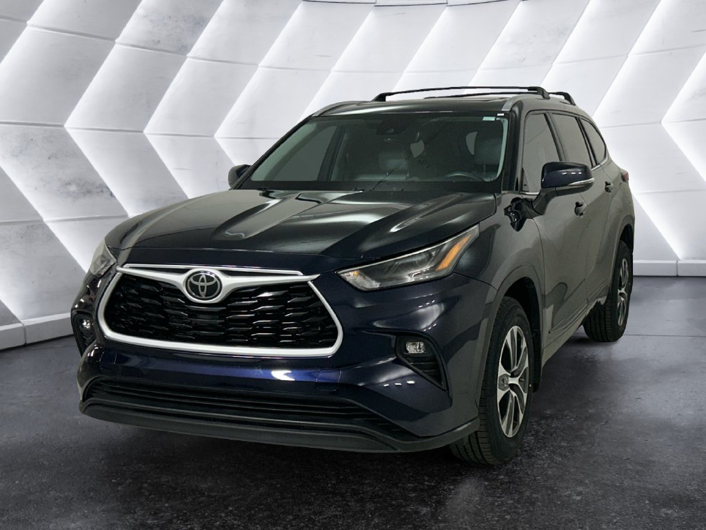 Used 2023  Toyota XLE image 3