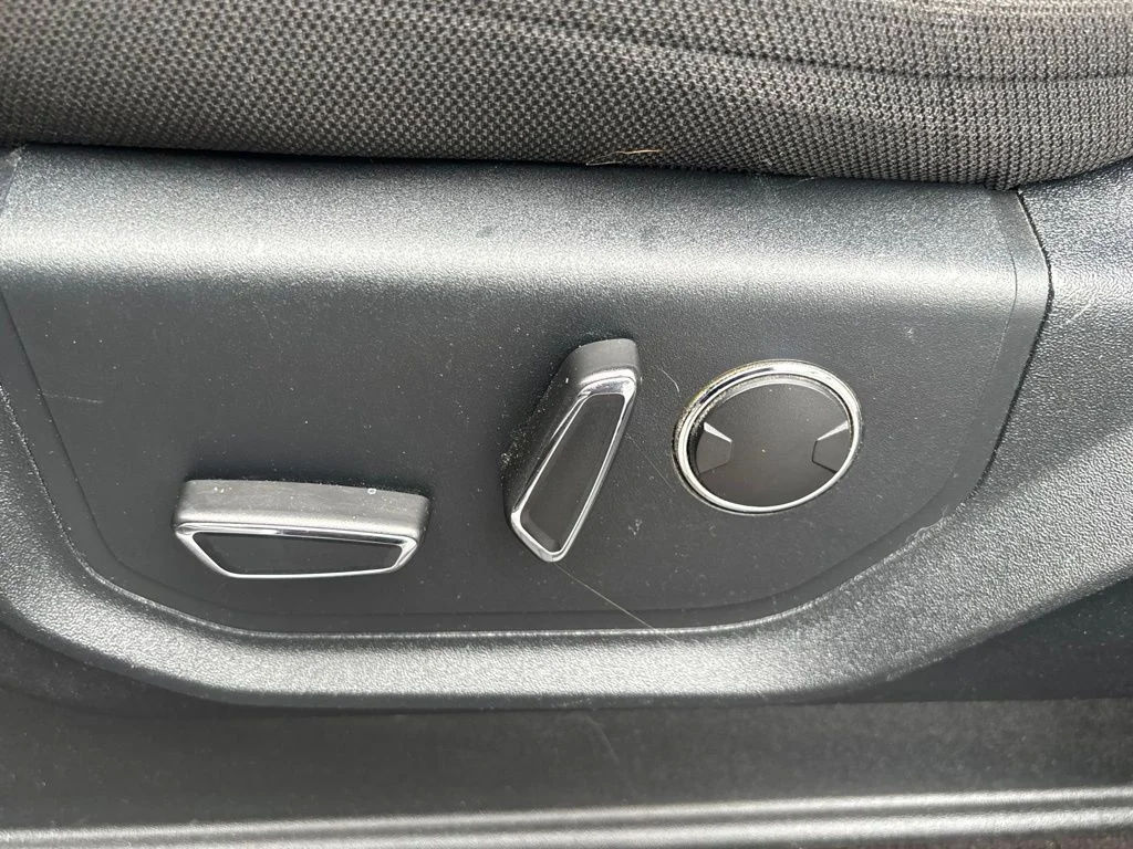 Used 2018 Gray Ford XLT image 9