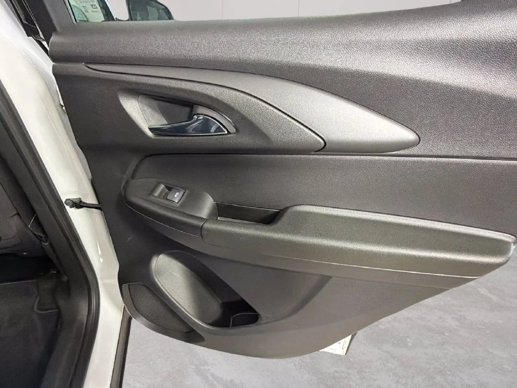 Used 2021 SUMMIT WHITE Chevrolet LT image 32