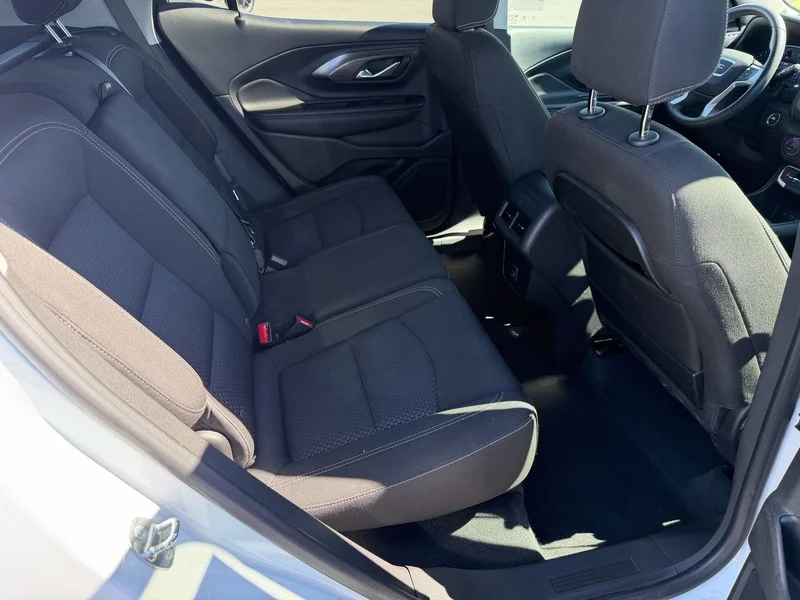 Used 2023 SUMMIT WHITE GMC SLE image 21