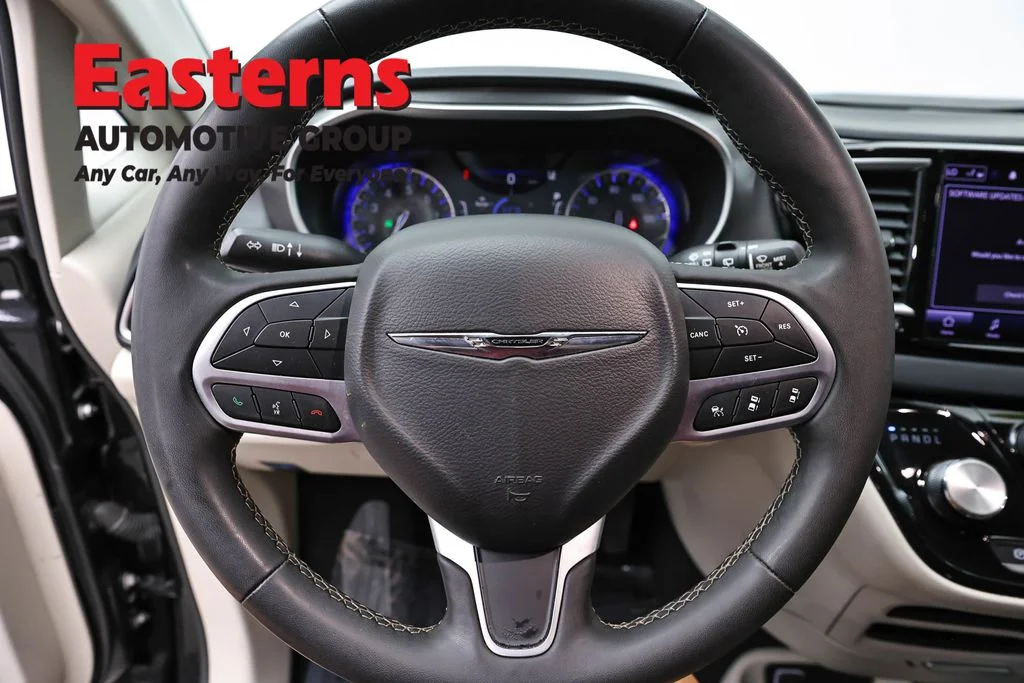 Used 2023 Black Chrysler Touring L image 10