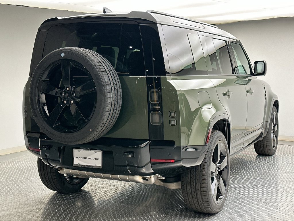 New 2026 Woolstone Green Metallic Land Rover X-Dynamic SE image 3