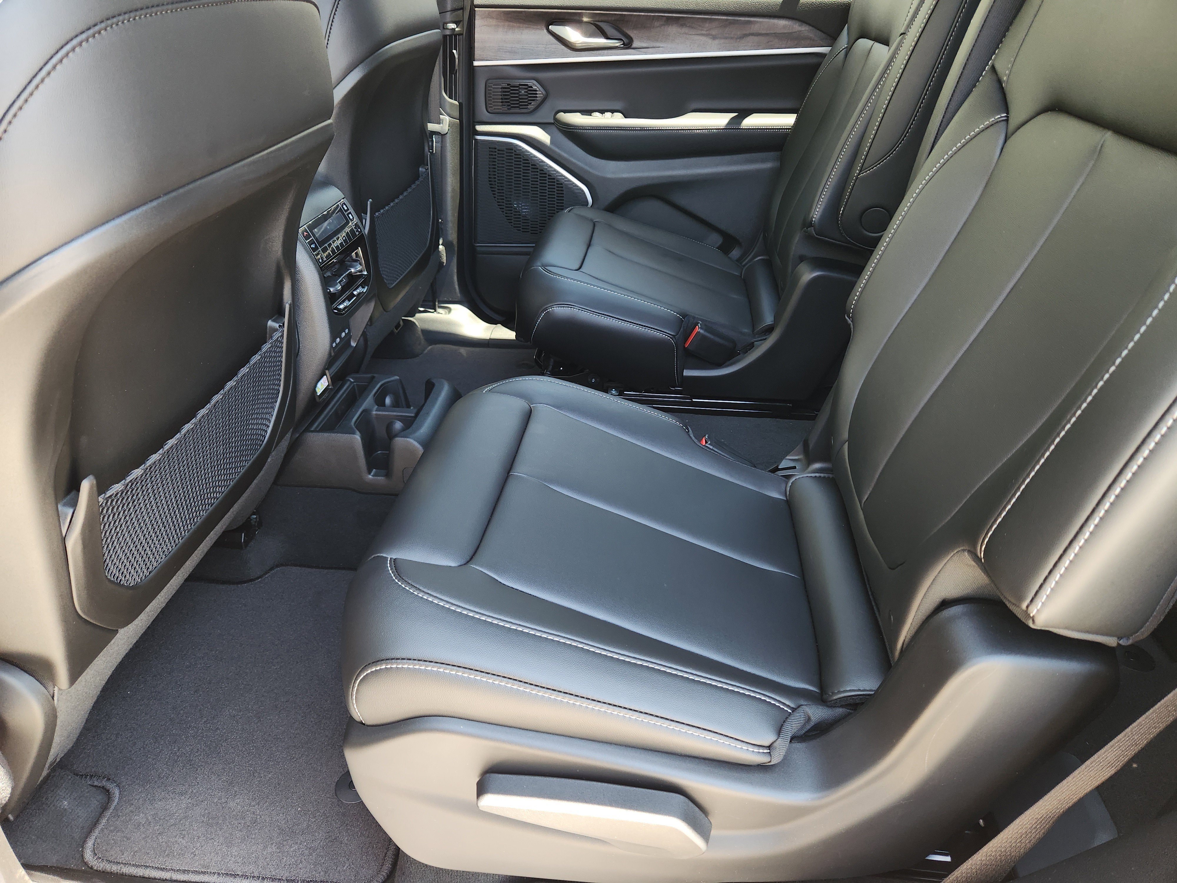 New 2026 Diamond Black Crystal Pearlcoat Jeep Limited image 21