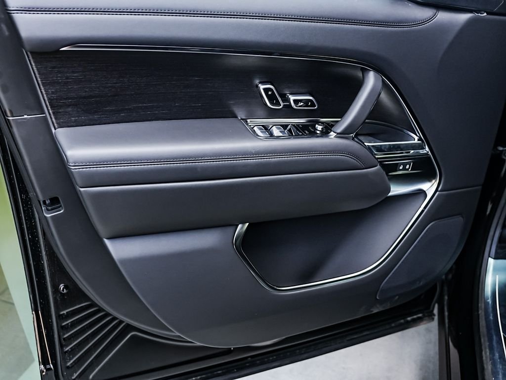 New 2026 Santorini Black Land Rover SE image 21