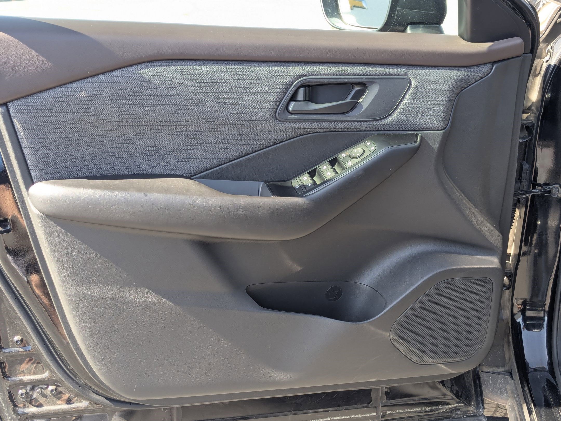 Used 2023 Super Black Nissan S image 13