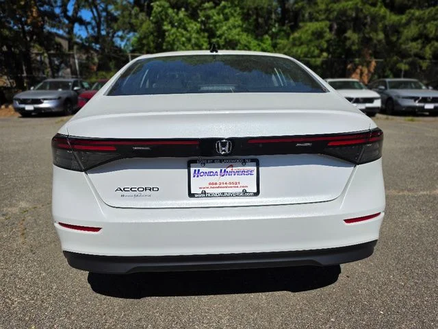 New 2026 Platinum White Pearl Honda SE image 5