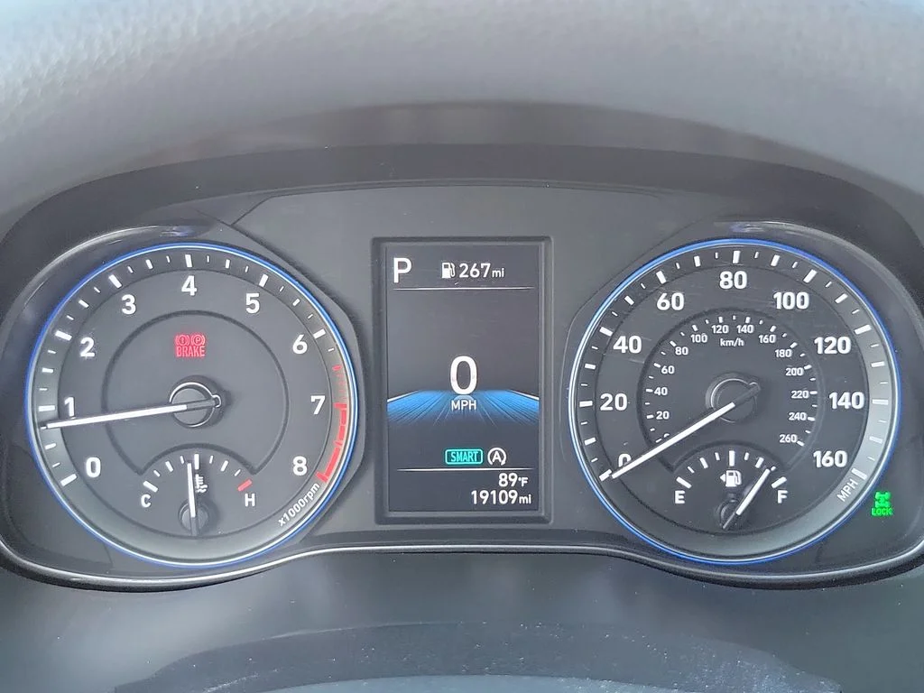 Used 2023 Red Hyundai SE image 7