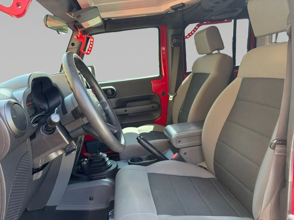 Used 2009 Red Jeep Unlimited X image 10